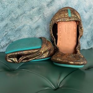 Tieks Size 9 Sparkle Gold glitter lovestruck . Excellent used condition!